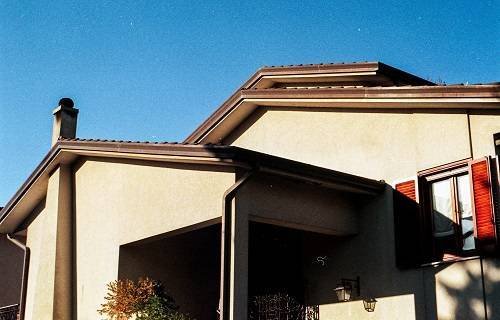 House roofing service in Texas